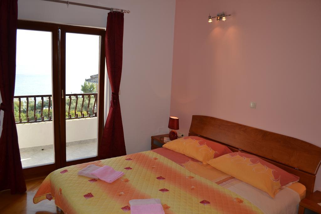 Apartments Karlo Omis Phòng bức ảnh